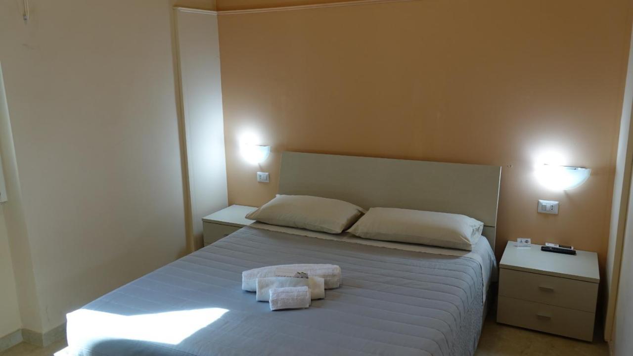 Cairoli Exclusive Rooms & Suite Бриндизи Екстериор снимка