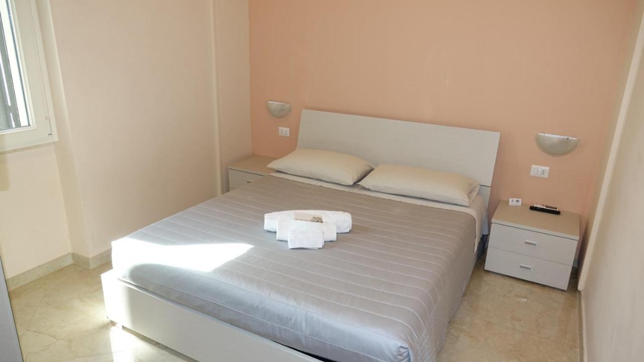 Cairoli Exclusive Rooms & Suite Бриндизи Екстериор снимка