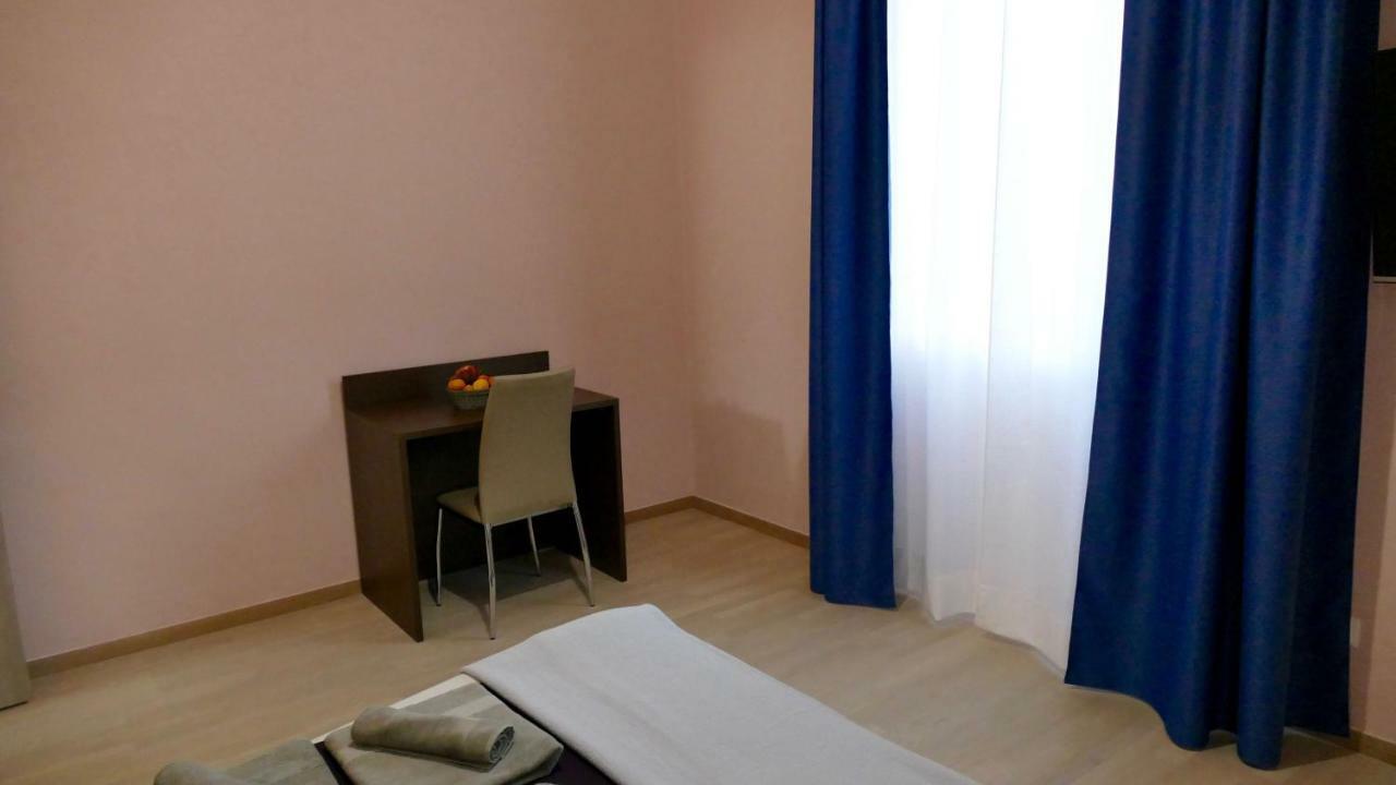 Cairoli Exclusive Rooms & Suite Бриндизи Екстериор снимка