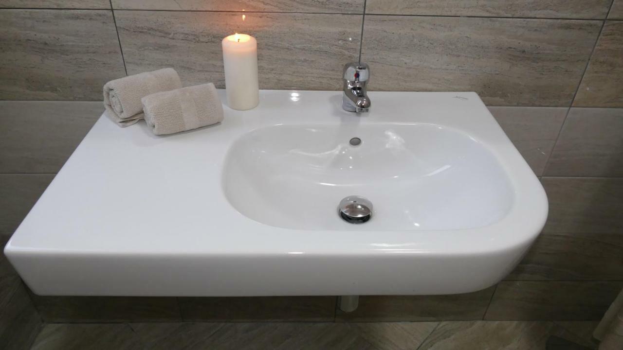Cairoli Exclusive Rooms & Suite Бриндизи Екстериор снимка